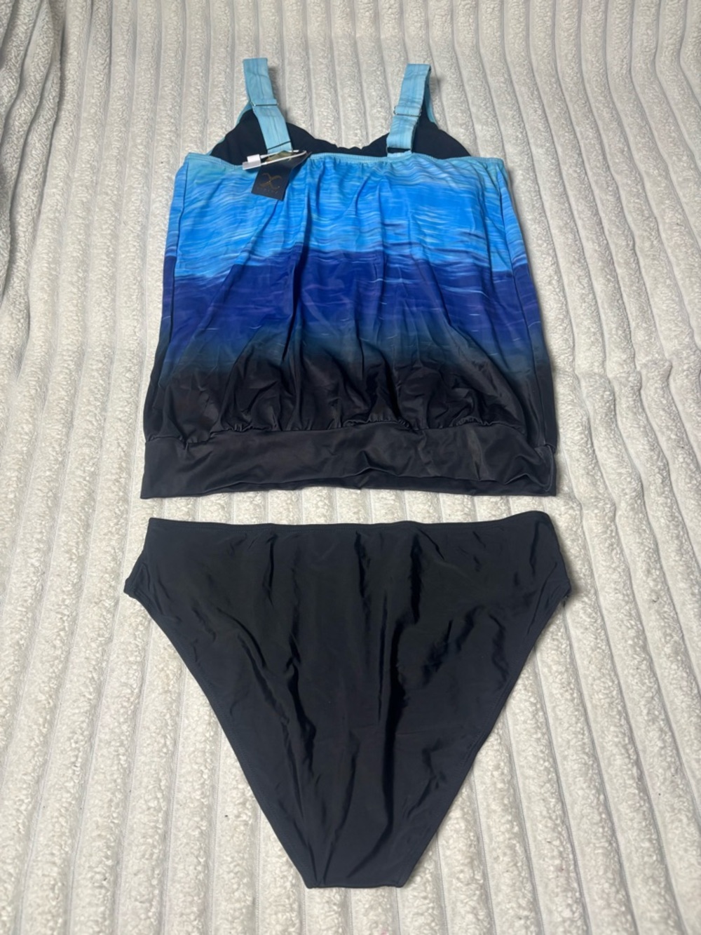 Blue Ombre Tankini Swim Top and Black Bottoms - Unbranded - Picture 4 of 7
